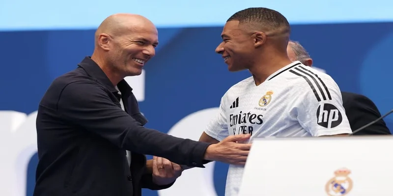 Cuộc gặp bí mật giữa Mbappé và Zidane